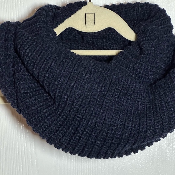💰3 for $30💰 Navy Crocheted Hat and Infinity Scarf - Picture 5 of 5